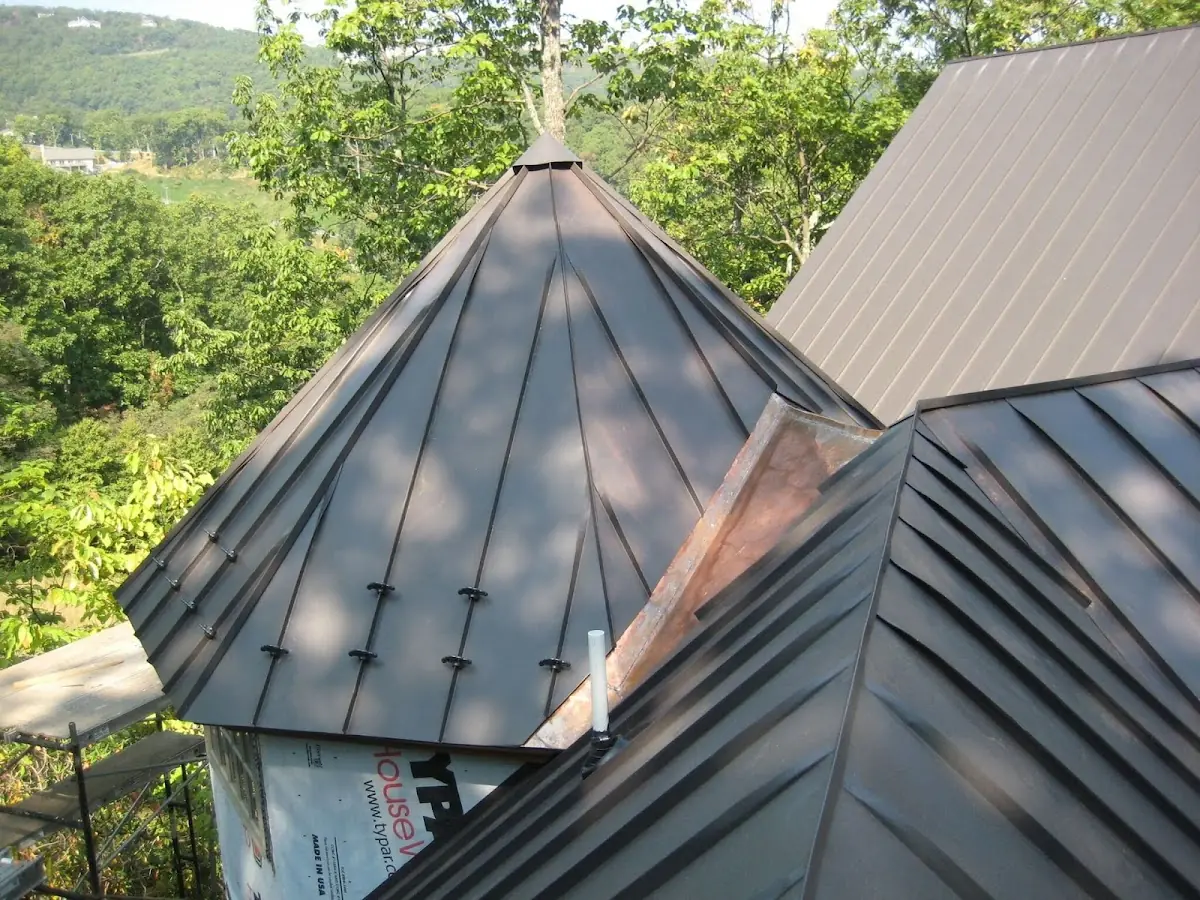 Professional Gutter Cleaning by Craftsman Roofing in Mountaindale